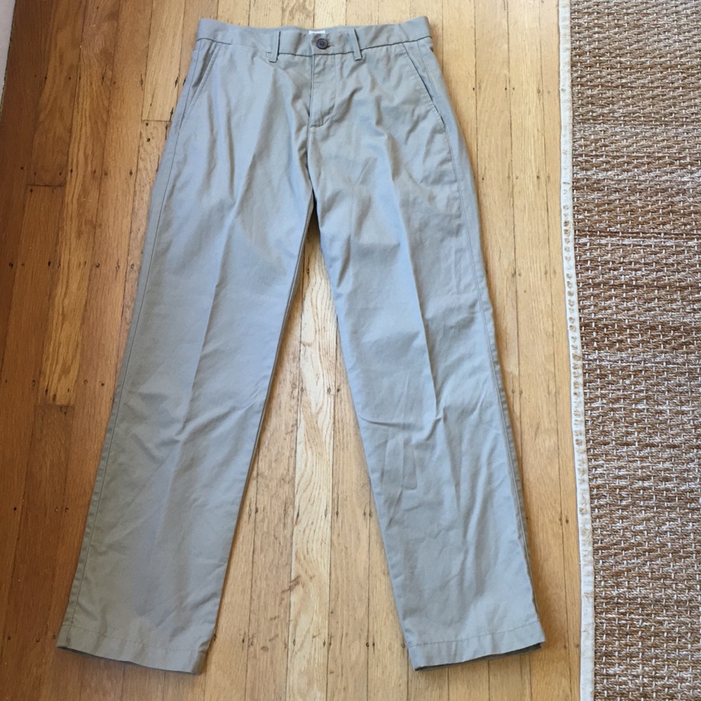 Gap men’s khaki pants size W28 by L30 relaxed